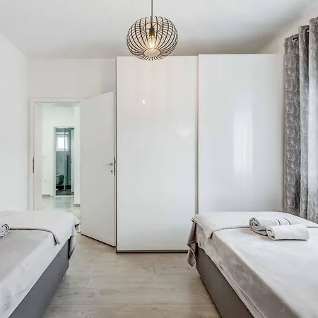 Nature Embrace Villa Drum