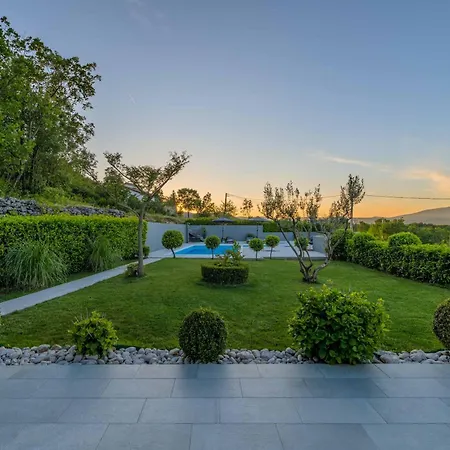 Nature Embrace Villa *